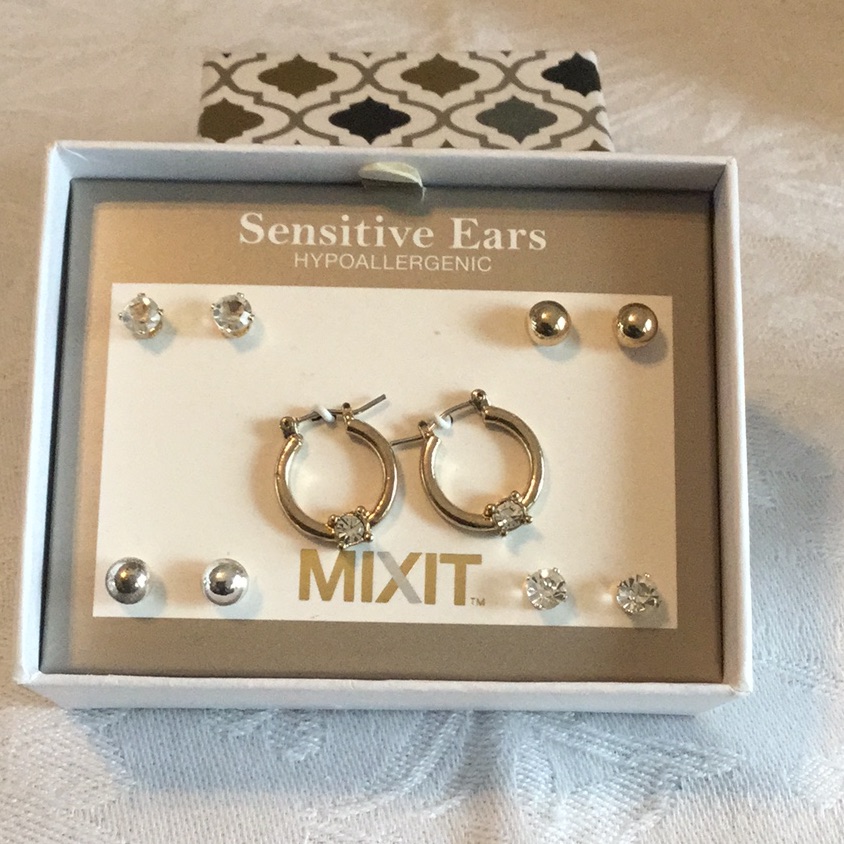 Nwt Too Amazing Bundle Of 5 Sets Of Earrings